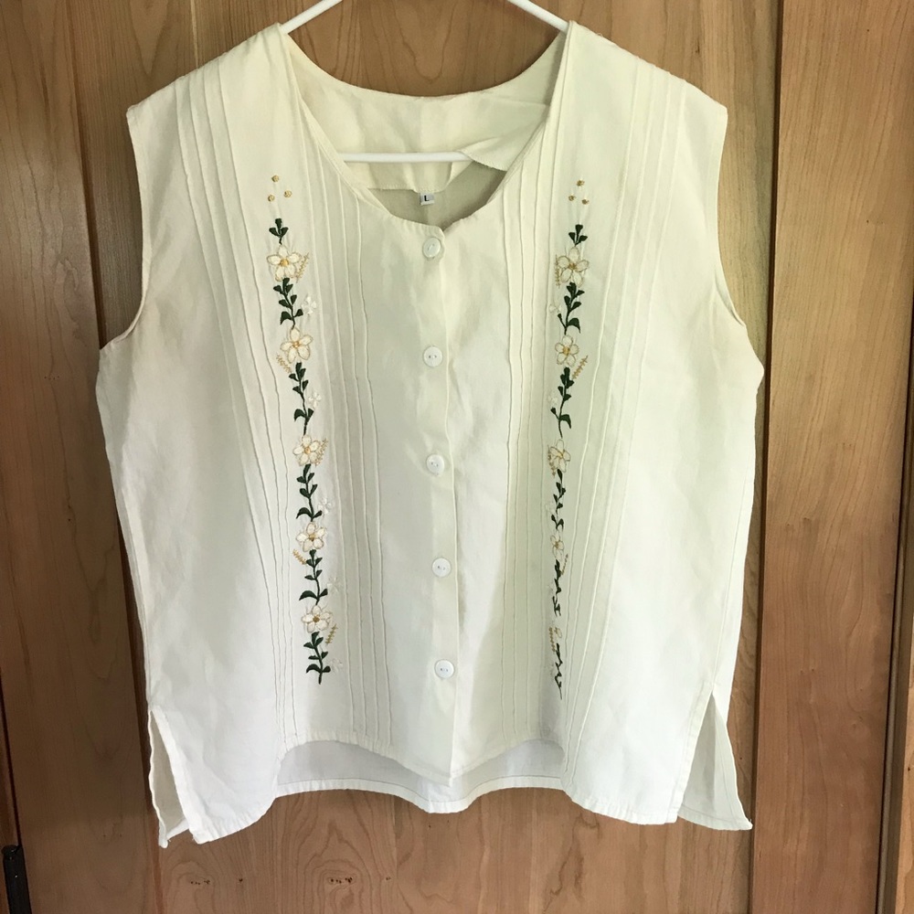 Vintage flower button up cream top size large